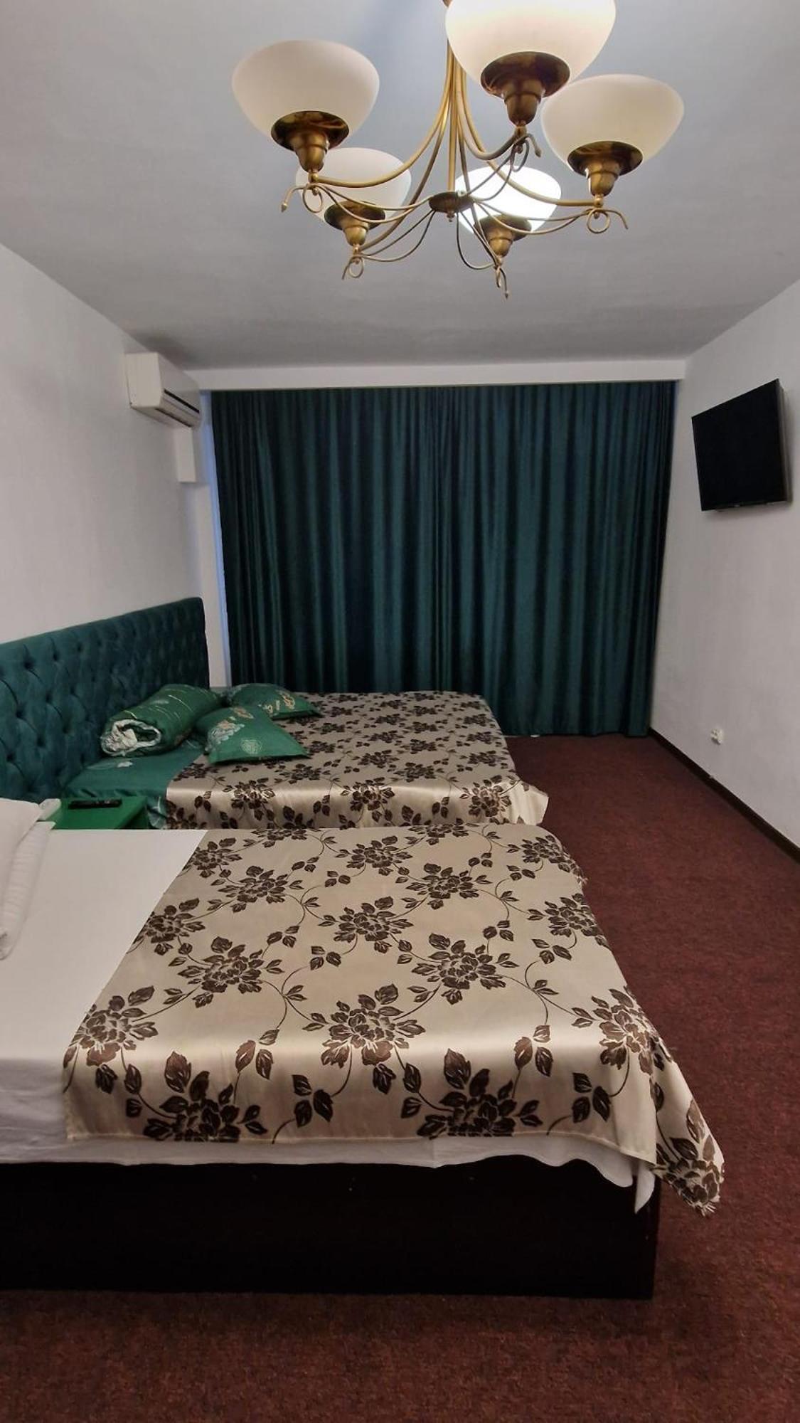 Pensiunea Toma Ploiesti Exterior photo